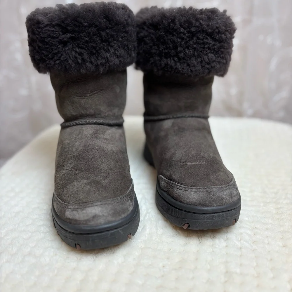 UGG warm stylish